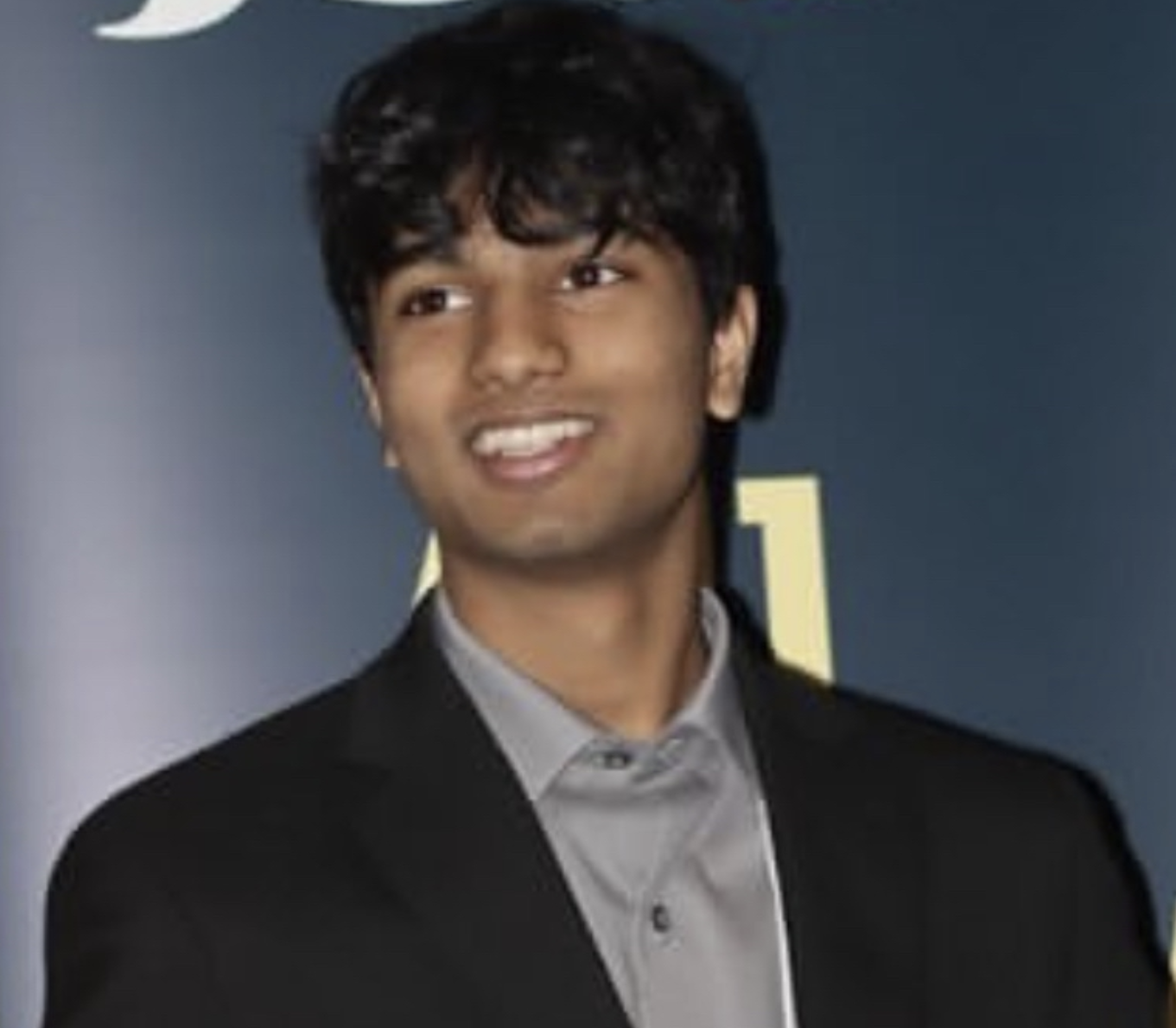 Headshot of Zeeshan Shariff